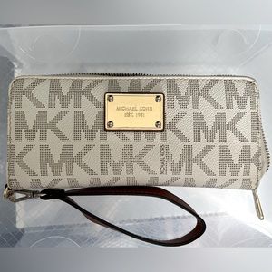 Michael Kors MK Wallet
